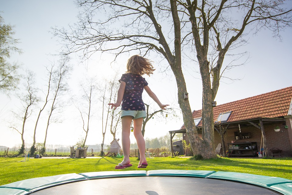 trampoline 2227667_960_720